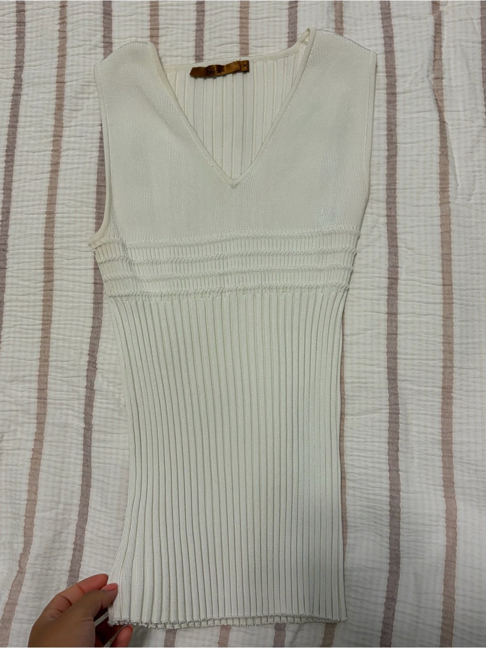 Sleeveless V-Neck Ribbed Knit Top - White